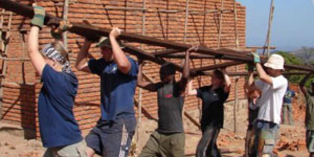 https://i0.wp.com/www.questoverseas.com/wp-content/uploads/2015/01/300-Malawi-building-an-Orphanage.jpg?fit=300%2C300&ssl=1